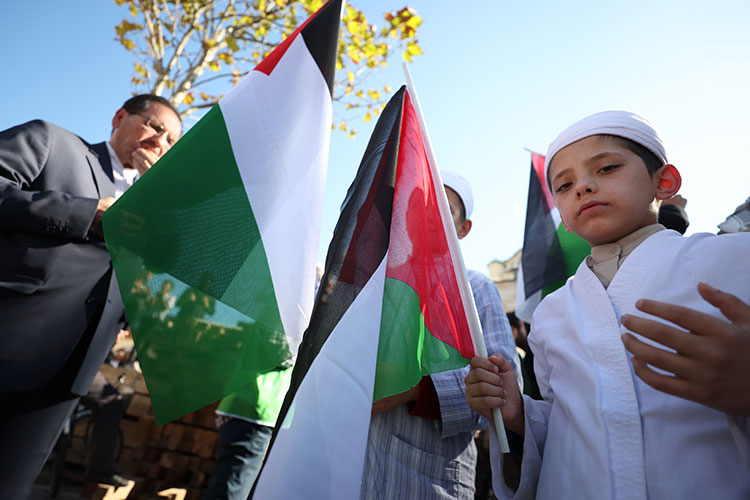 Filistin'de hayatını kaybedenler için gıyabi cenaze namazı kılındı